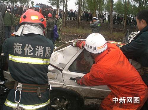 事故当场造成3死1伤的特大交通事故